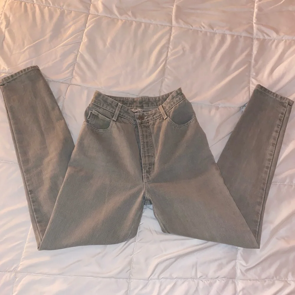 Vintage BONGO High Waisted Jeans — LIKE NEW - Picture 4 of 5